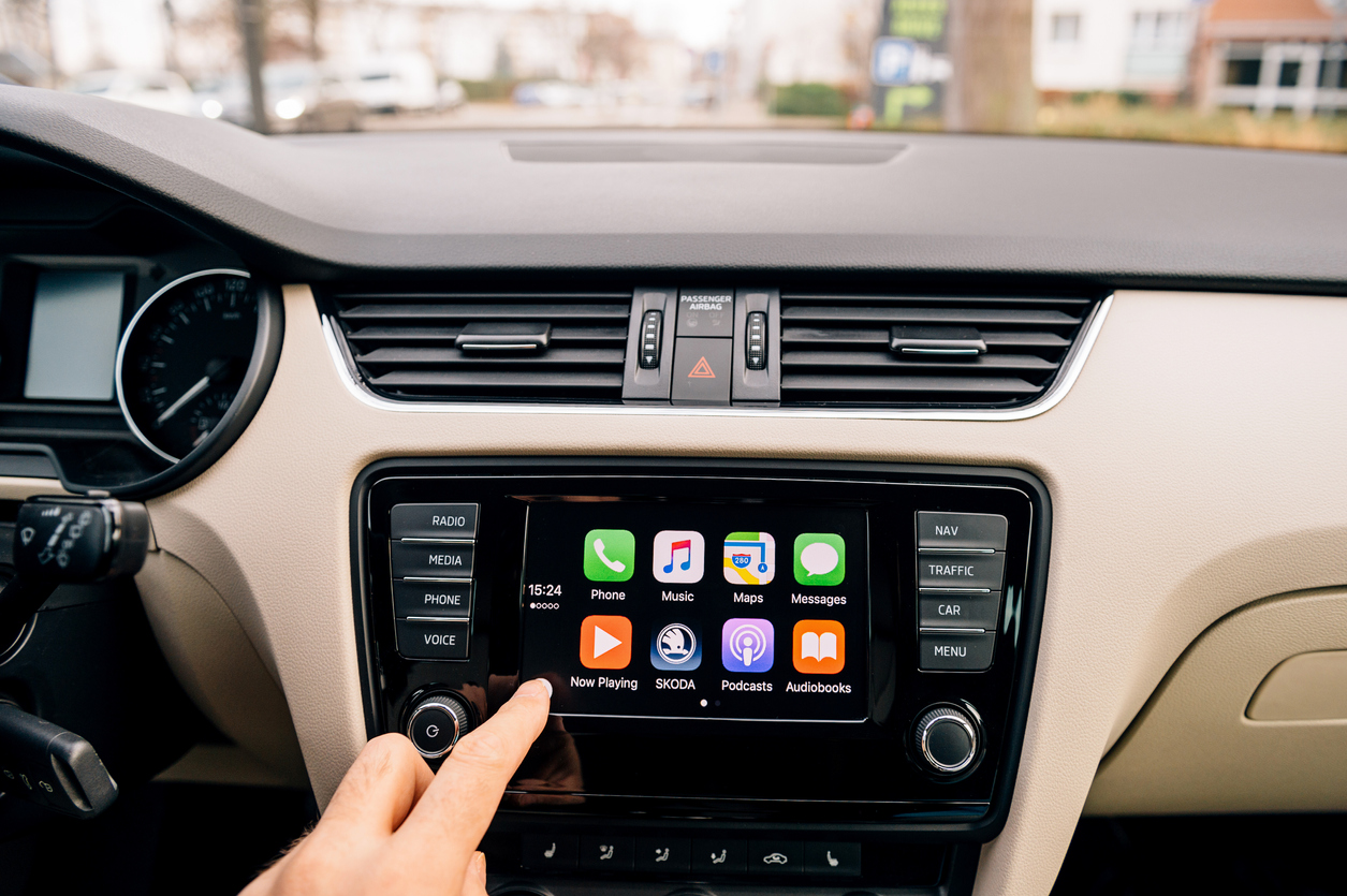 Automakers Ditch Apple CarPlay Automakers Ditch Apple CarPlay